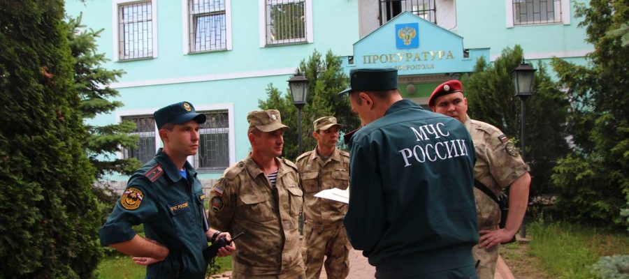 В Симферополе ополченцы эвакуировали сотрудников заминированной прокуратуры