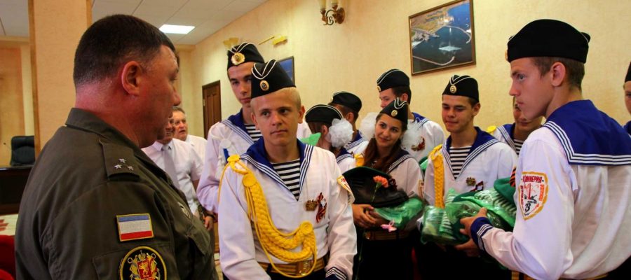 Ополчение подарило полевую форму для крымской команды военной игры «Победа»