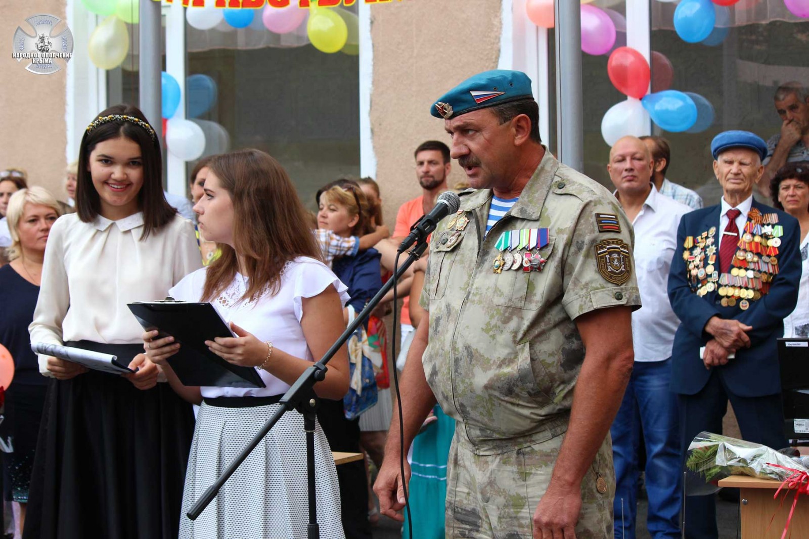 Командир Народного ополчения Крыма Сергей Турчаненко побывал на линейке в школе № 37