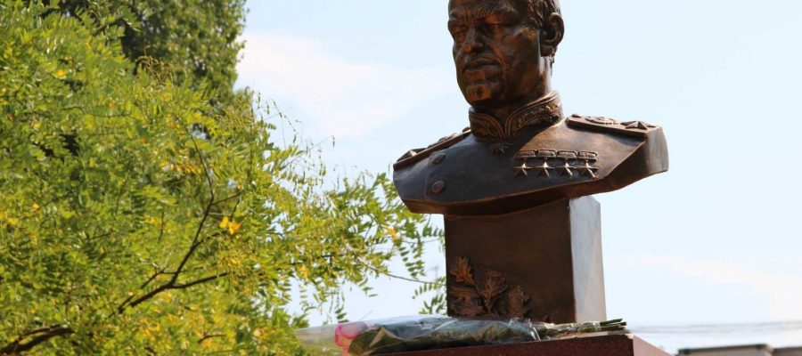 В Симферополе открыли памятник маршалу Жукову