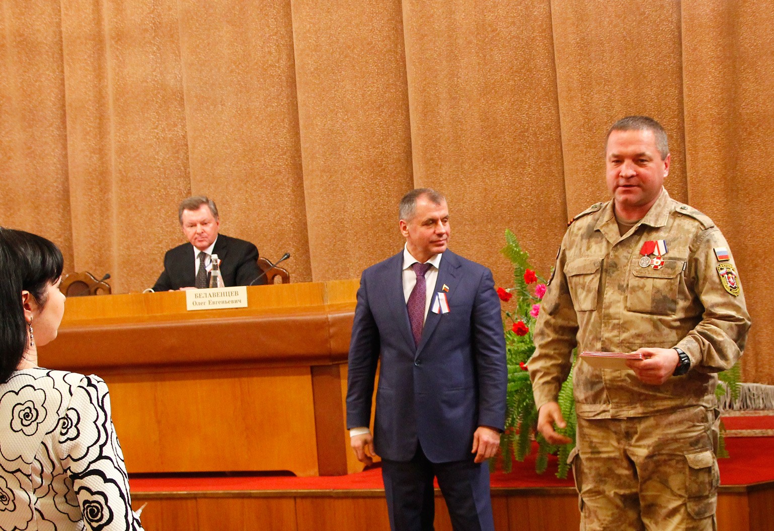 Владимир Константинов наградил ополченцев медалью за «Защиту республики Крым» 1