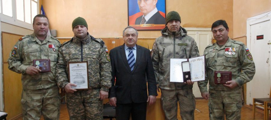 В день Республики Крым двум ополченцам вручили почетные грамоты 1