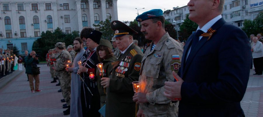 В Симферополе зажгли свечу памяти по погибшим в Одессе 2 мая 2014 г.