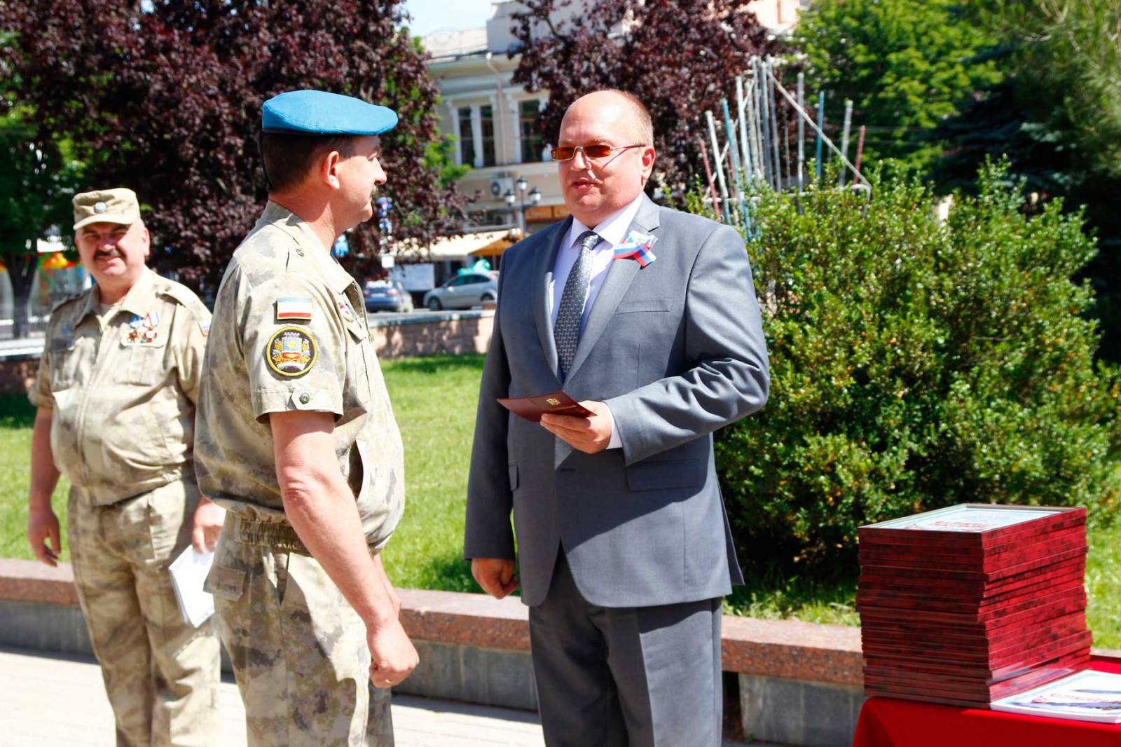 Сотрудники полка Народного ополчения Крыма получили заслуженные награды