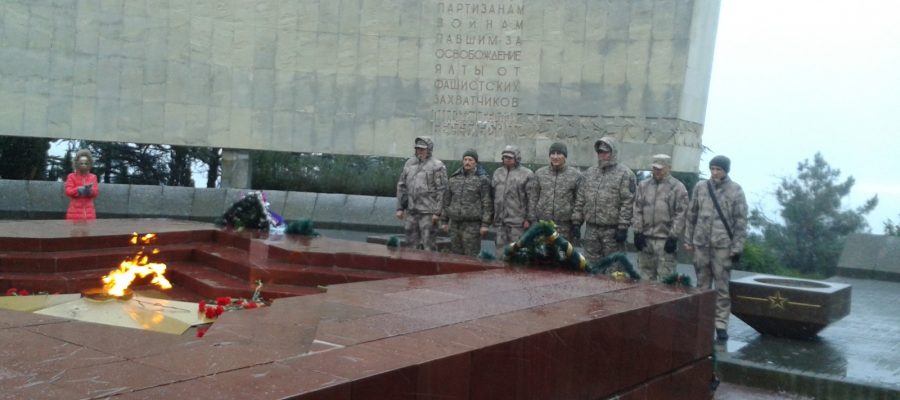 В Ялте отметили «День Неизвестного солдата»