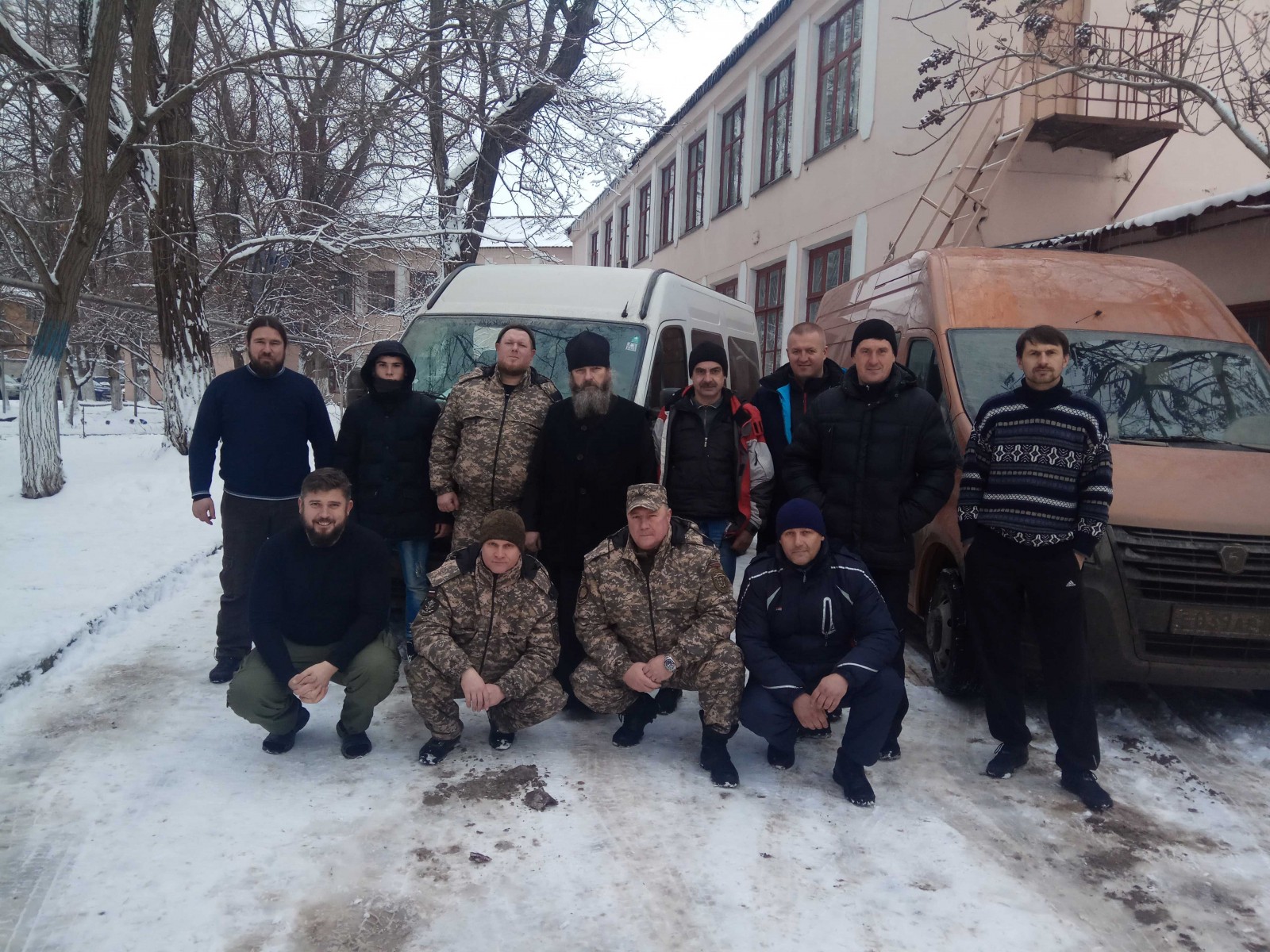 В Донецкую Народную Республику отправилось два гуманитарных конвоя
