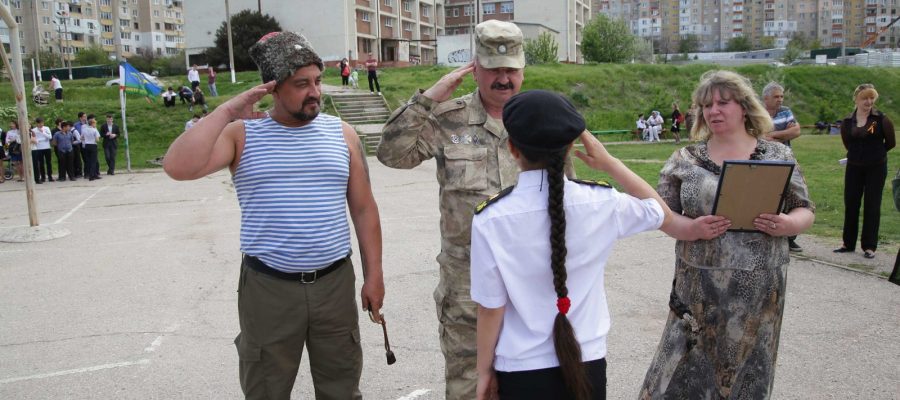 Ополченцы и казаки провели показательные выступления в школе №36 Симферополя